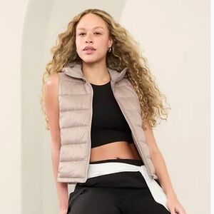 Athleta Aire Puffer Vest in Champagne/Tan/ Taupe